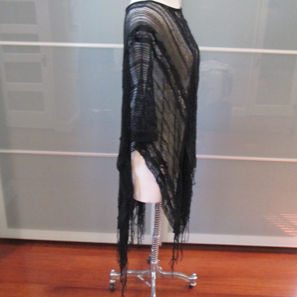 *SOLD* Free People Lace Fringed Poncho Beach Cover Up - Picture 4 of 6